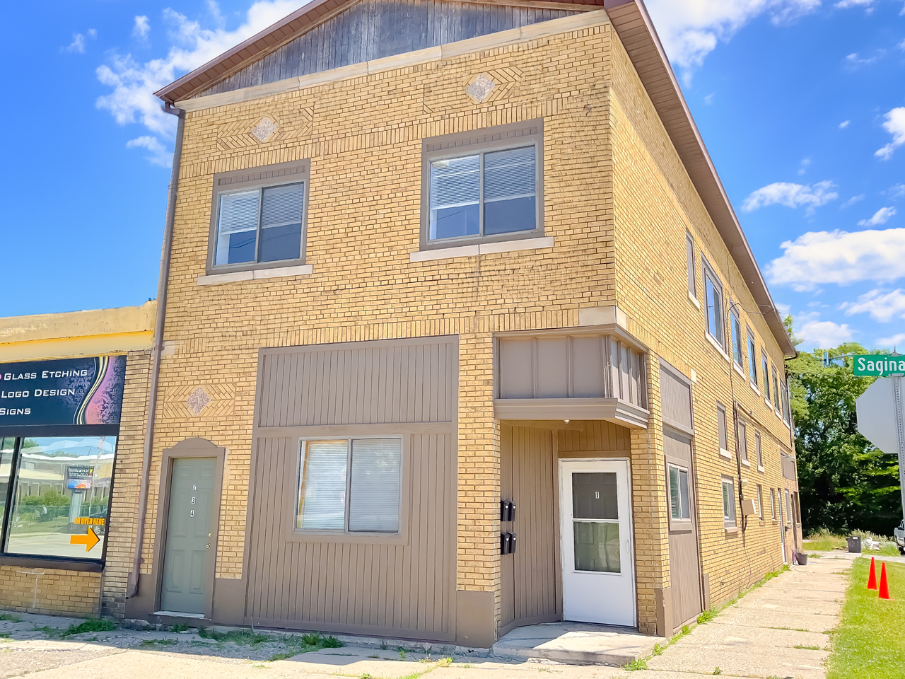 2921 S Saginaw St - Photo 2 of 2