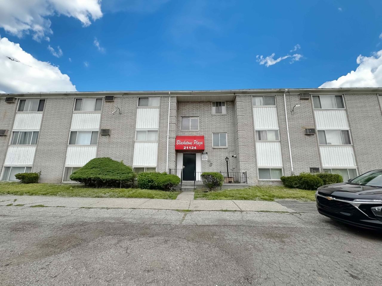 21124 Schoolcraft - Photo 4 of 4