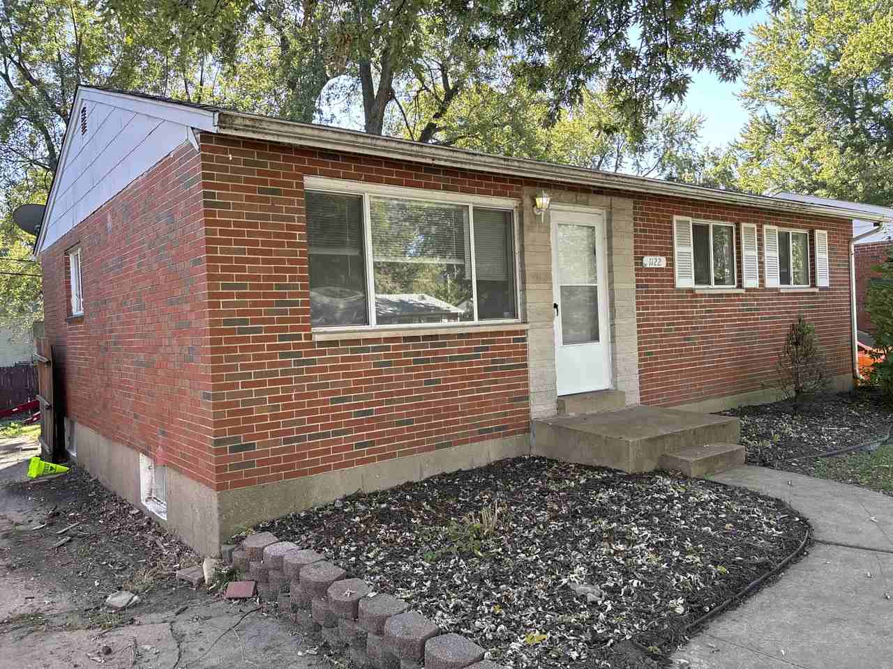 1122 Prigge Ave - Photo 3 of 14