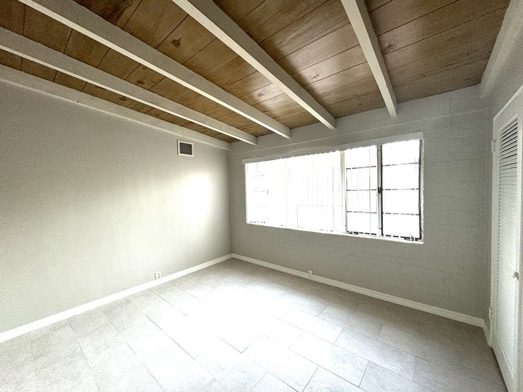 964 N Jones Blvd - Photo 2 of 13