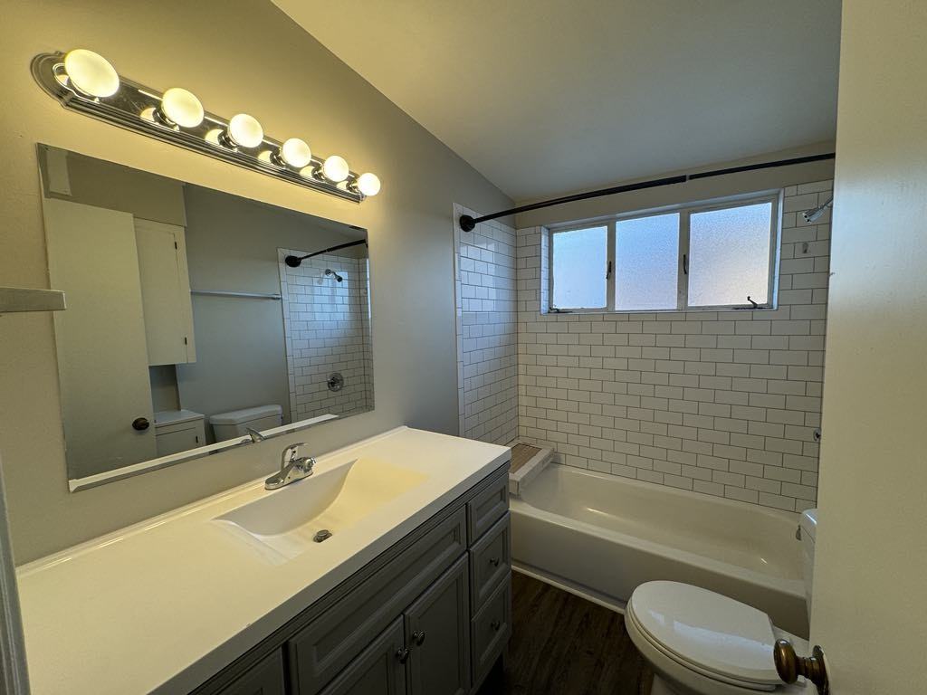 964 N Jones Blvd - Photo 3 of 13