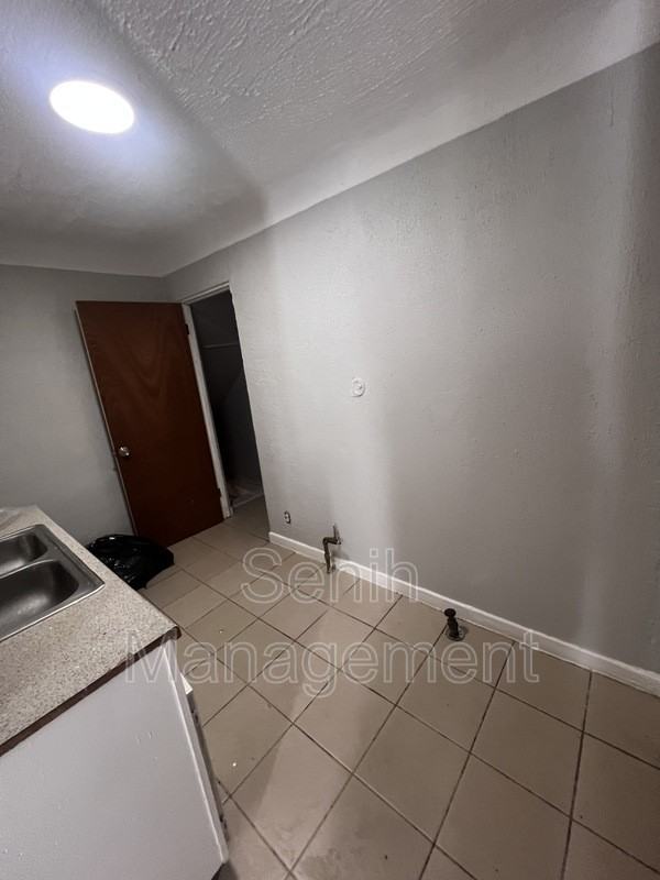 4203 Tyler St - Photo 5 of 6