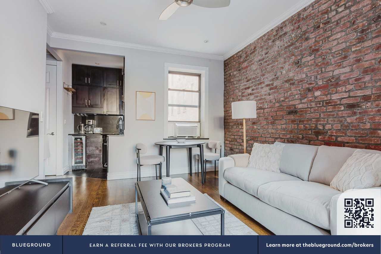 290 West 12th Street - Photo 5 of 29