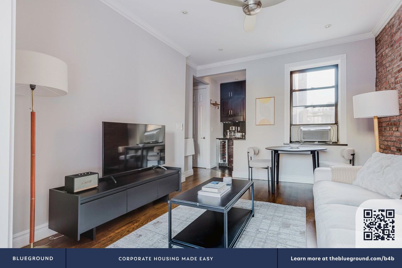 290 West 12th Street - Photo 6 of 29