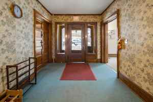 featured image of 526 Stewart Ave #1