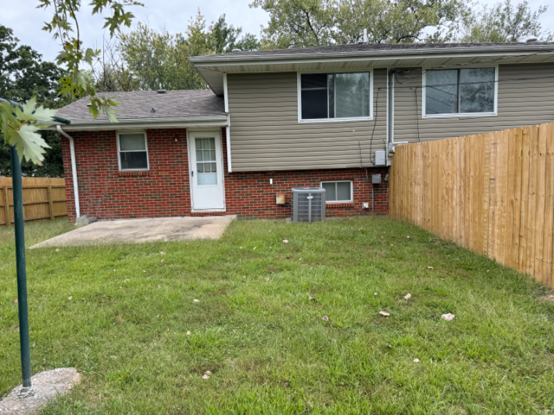 840 N Parkview Ct #B - Photo 2 of 17