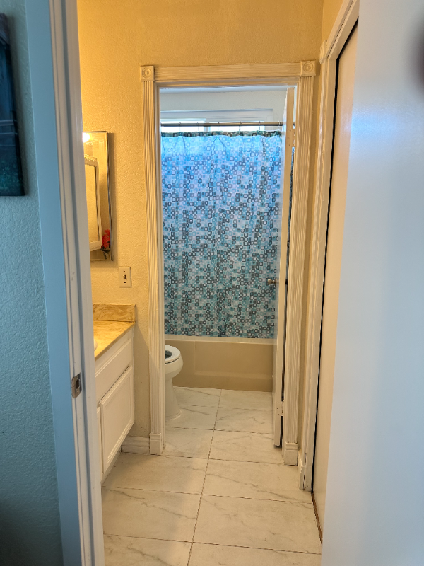 1511 Seabrook Ln - Photo 4 of 10