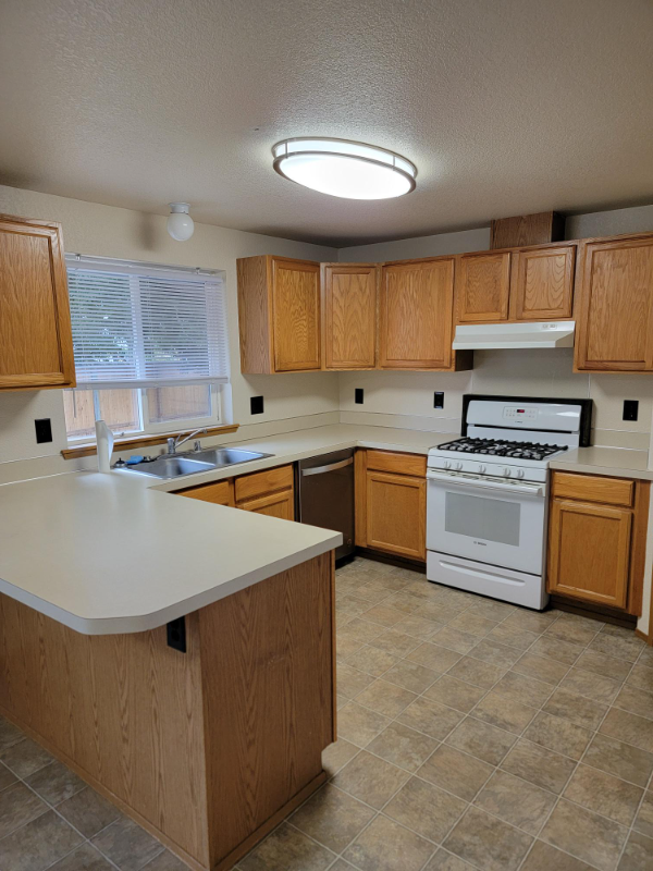 9804 Ramsay Ct Se - Photo 3 of 20