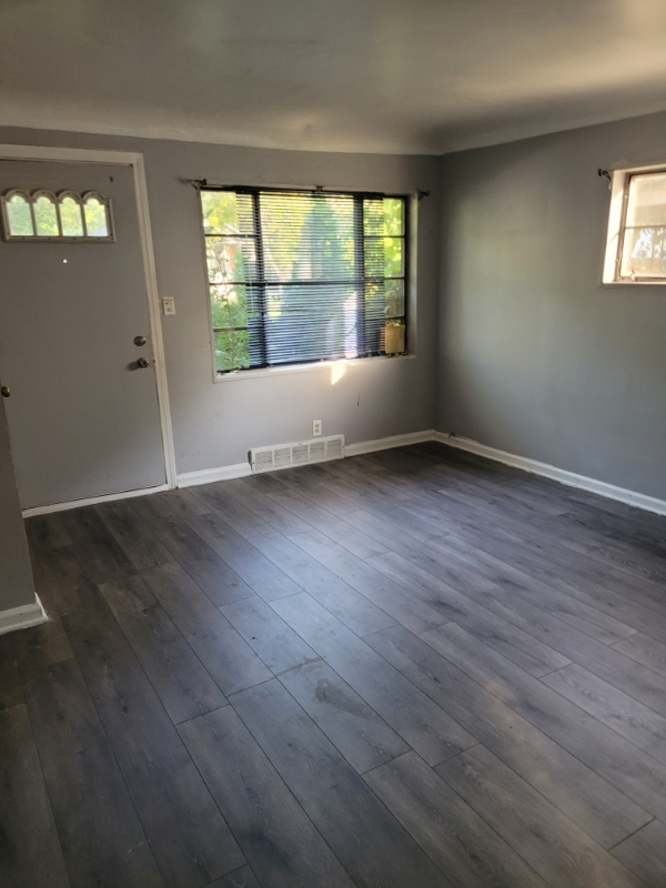 938 Stocker Ave - Photo 3 of 10