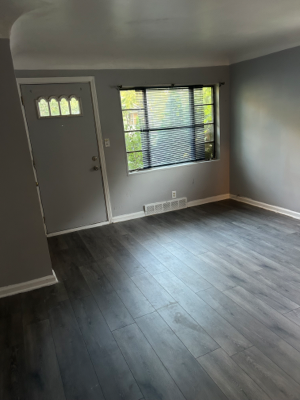 938 Stocker Ave - Photo 4 of 10