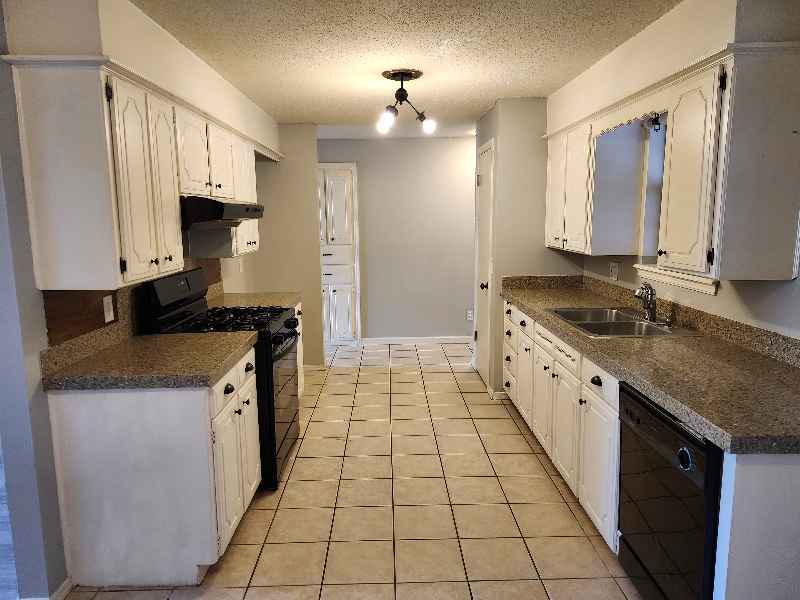 3112 Chetwood Dr - Photo 2 of 13