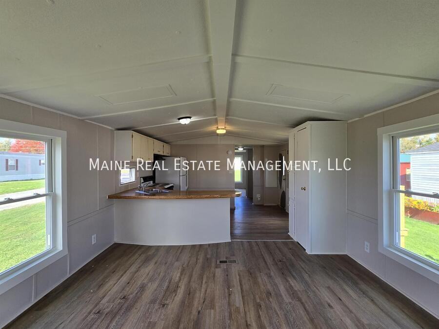 134 C St - Photo 2 of 9