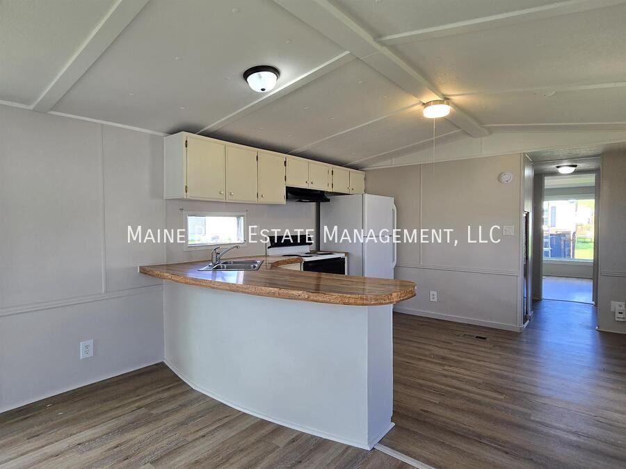 134 C St - Photo 3 of 9