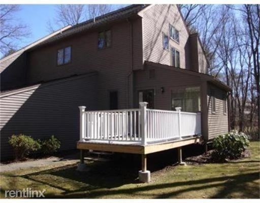 15 Justin Dr - Photo 2 of 9