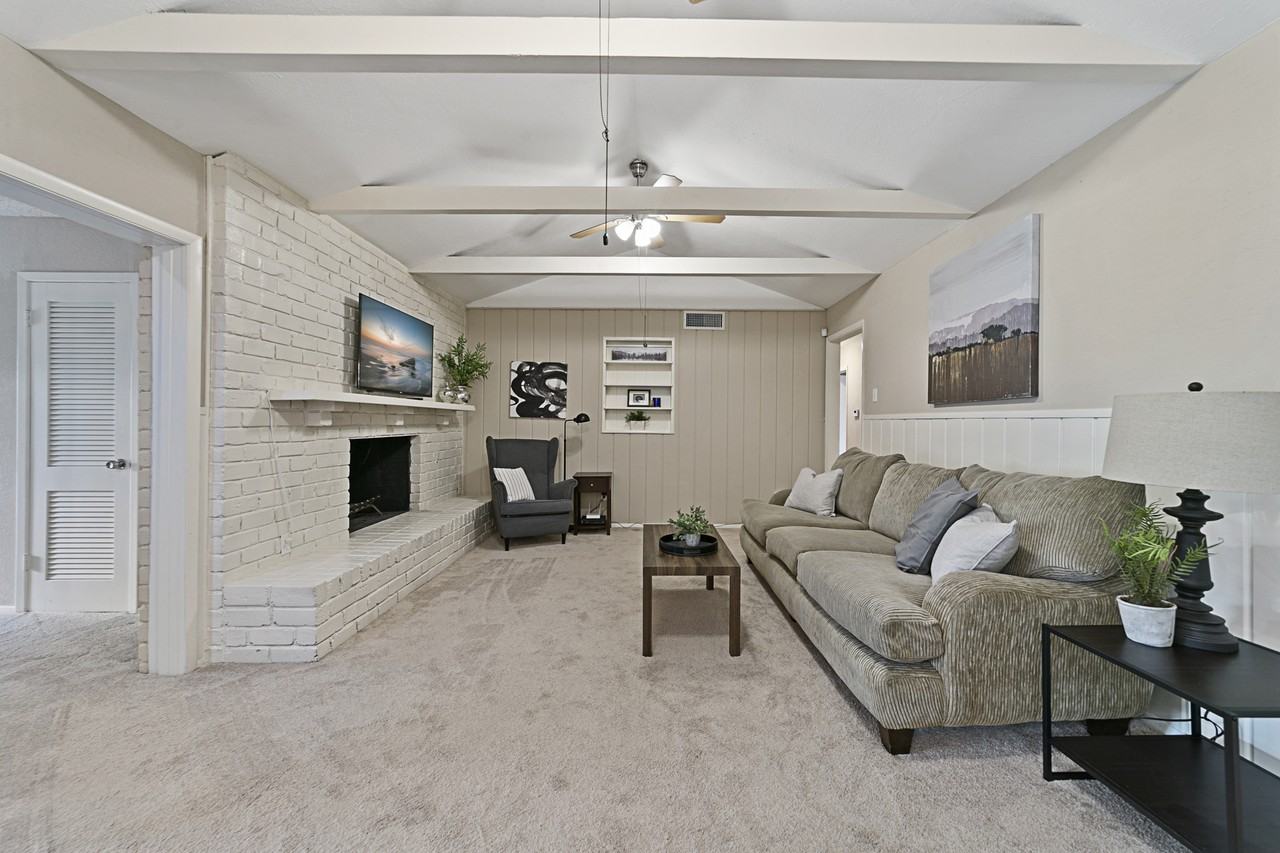 Monterrey Dr & Sandy Ln 1A, Fort Worth, TX 76112 Room for Rent