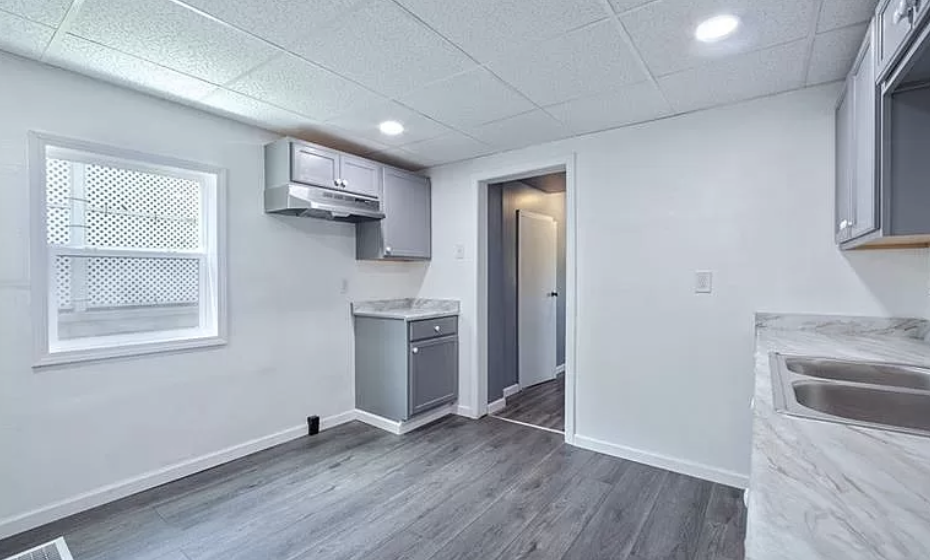 10 E Berkeley St #NA - Photo 2 of 18