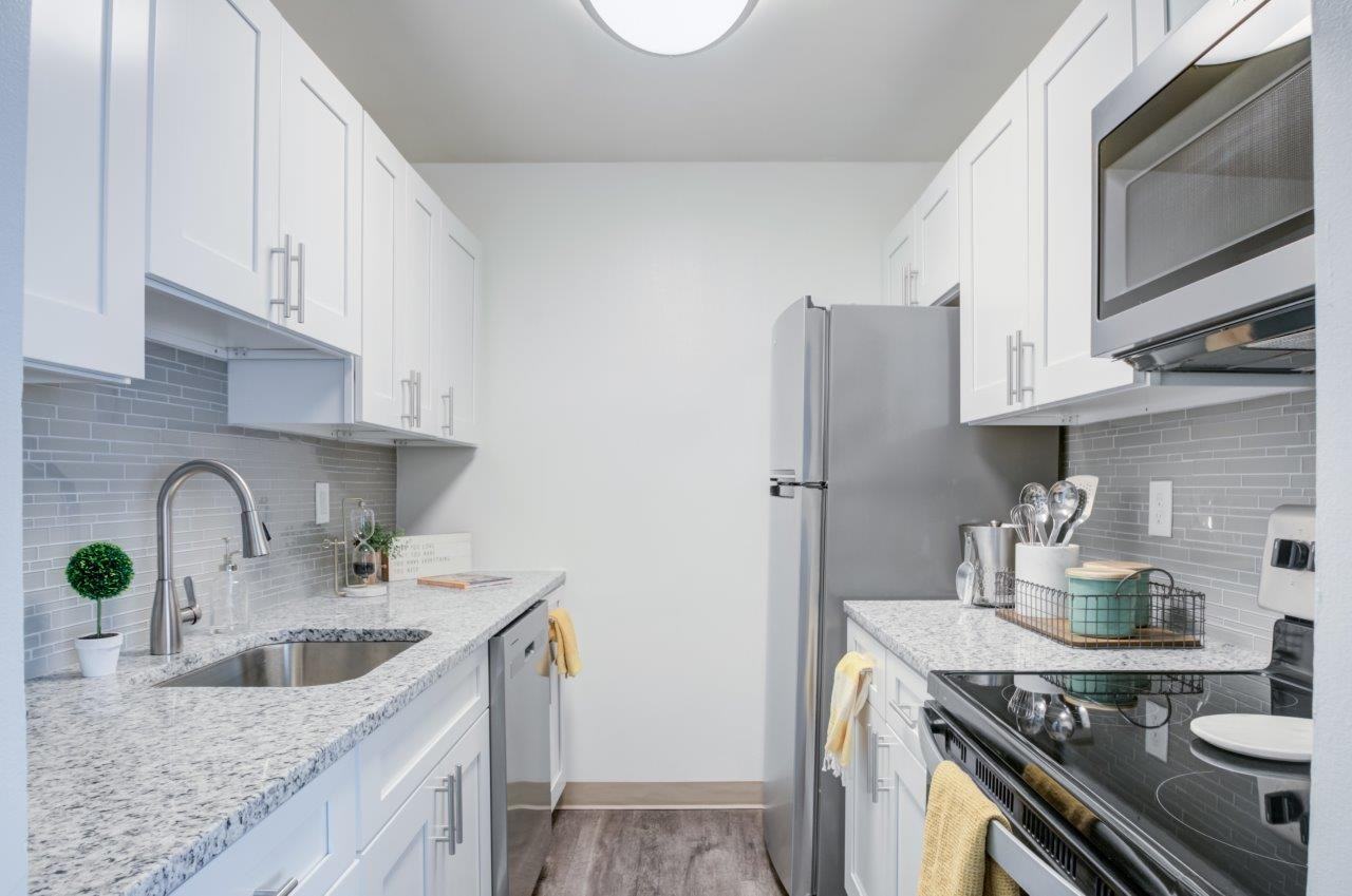 Squires Manor Apartment Homes - Photo 2 of 26