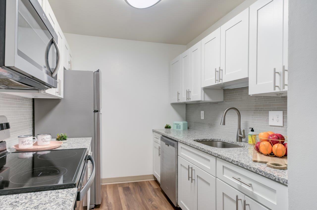 Squires Manor Apartment Homes - Photo 3 of 26