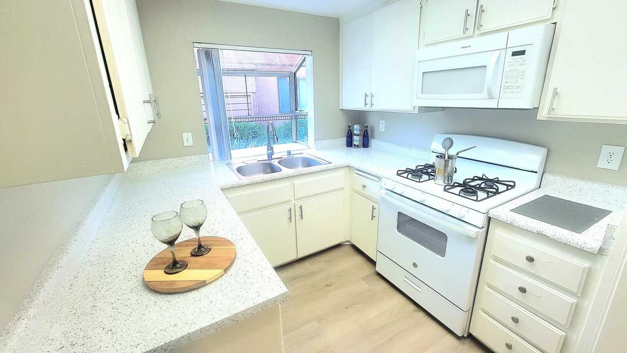 Encore Apartments - Photo 2 of 23