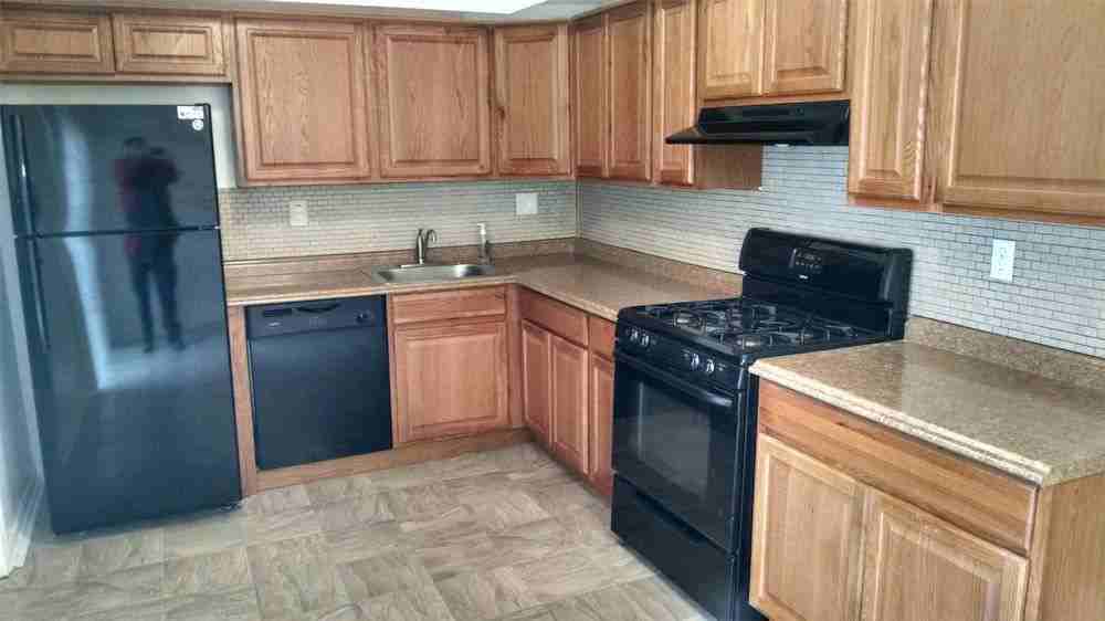 136 Colonial Square Pl - Photo 3 of 17