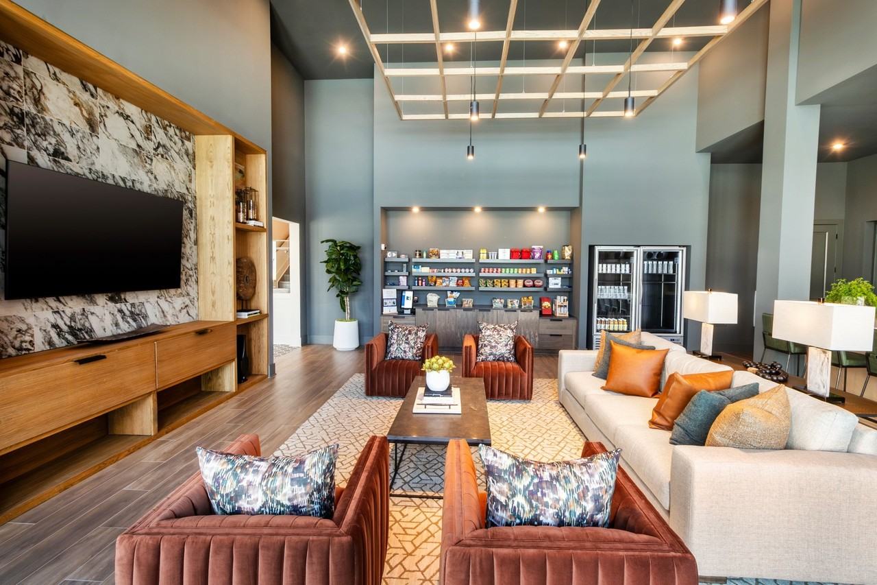 Ellis at Huntcrest - Photo 6 of 102