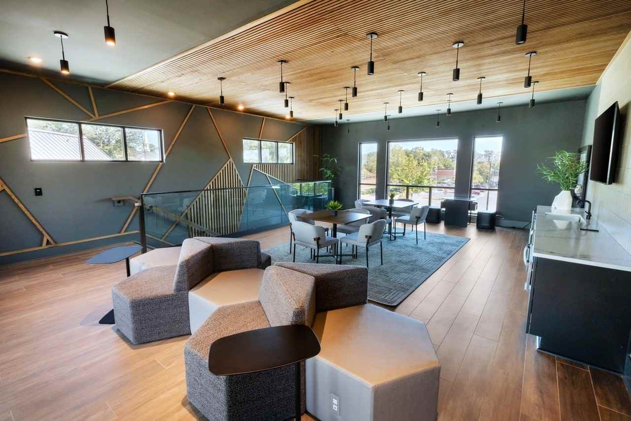 Ellis at Huntcrest - Photo 7 of 102