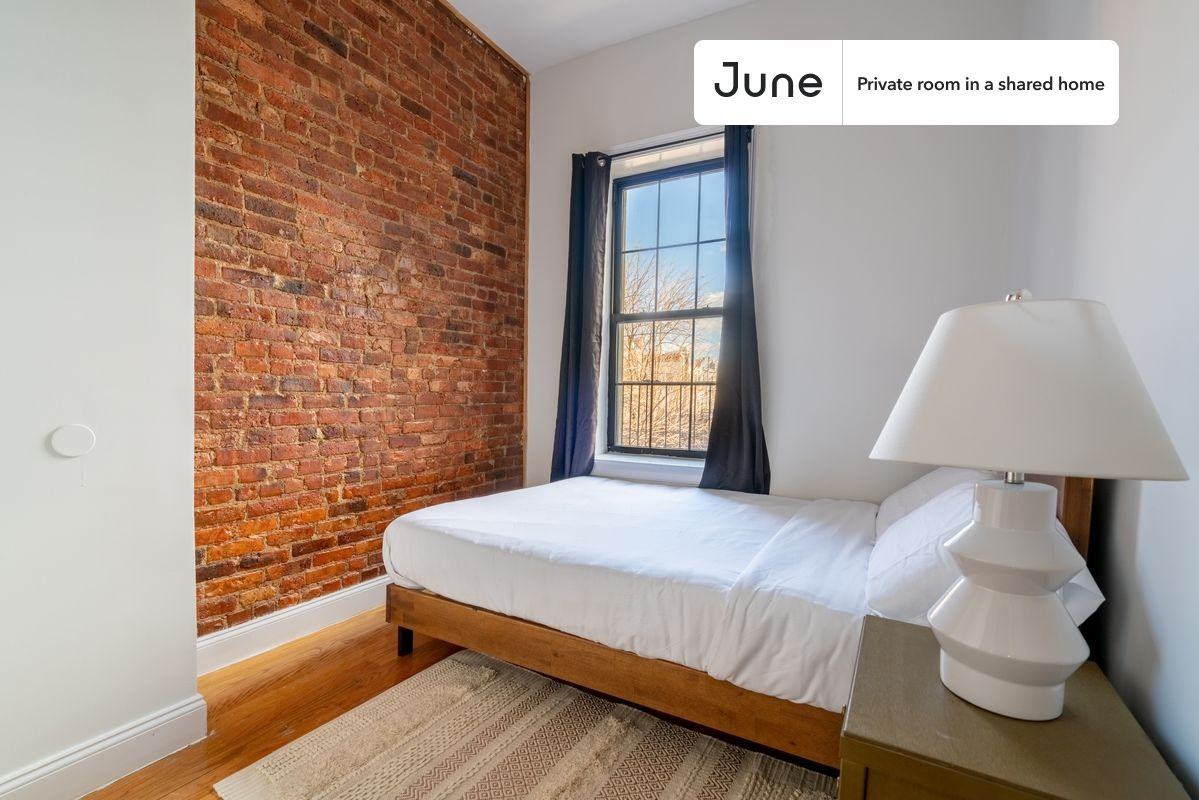 148 Grove St #C - Photo 4 of 17