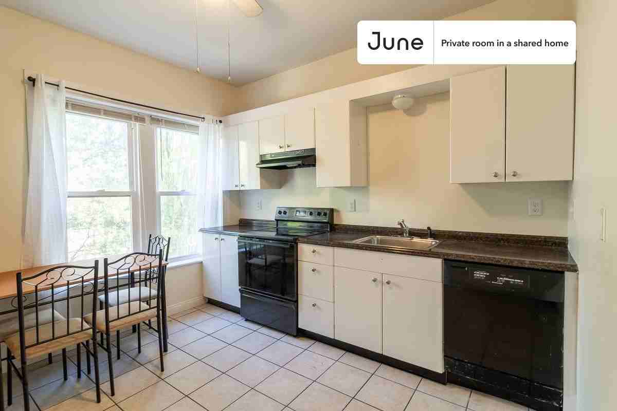 76 Easton St #D - Photo 2 of 11