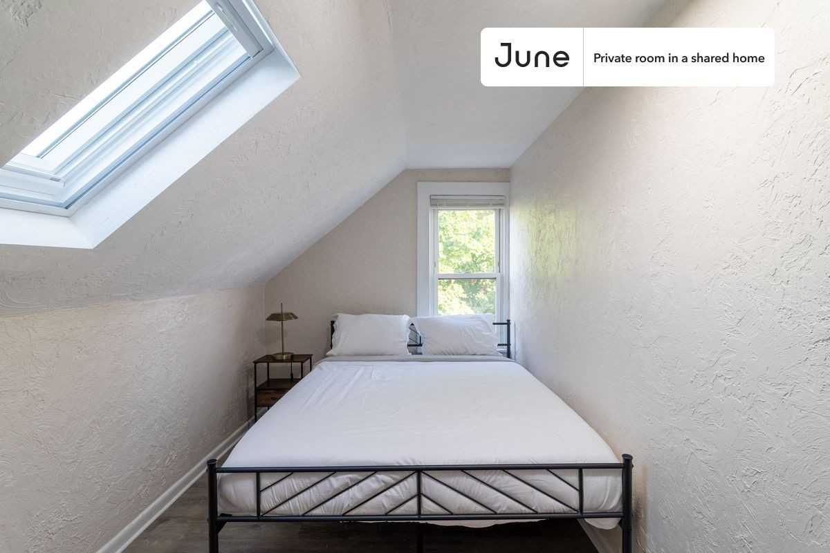 21 Easton St #E - Photo 2 of 24