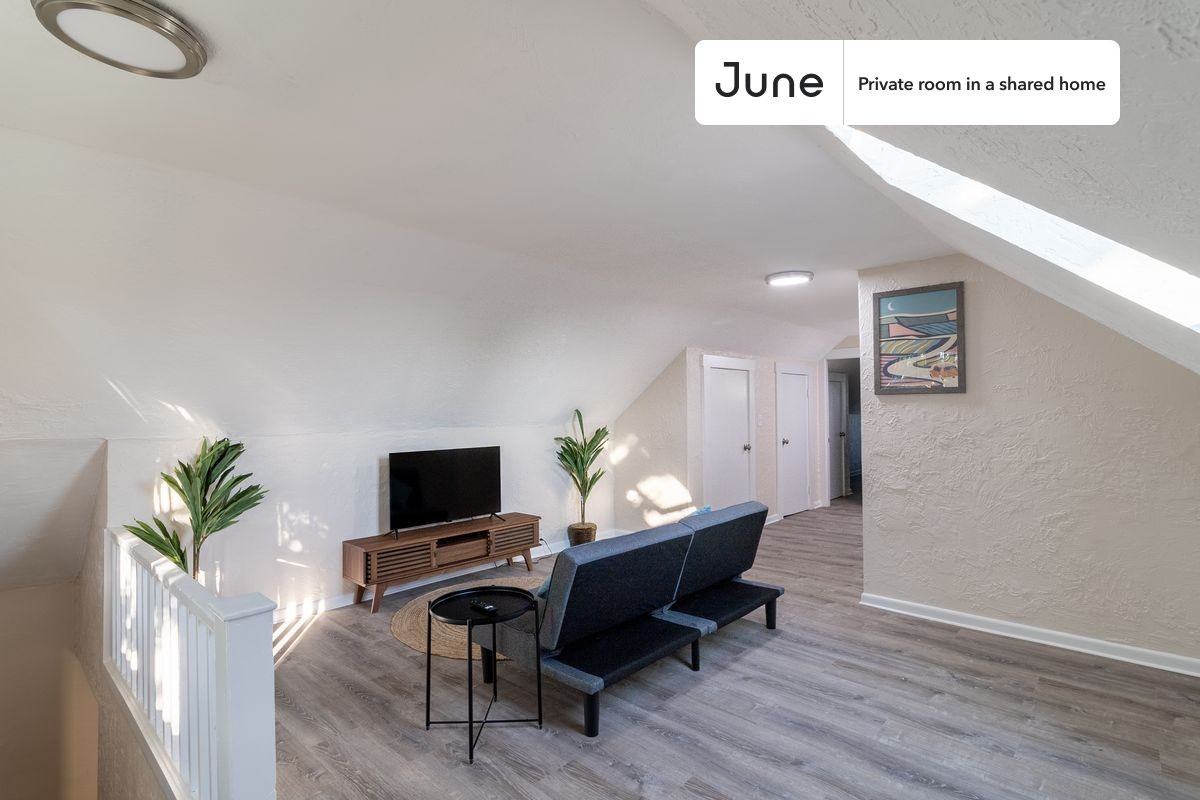 21 Easton St #E - Photo 7 of 24