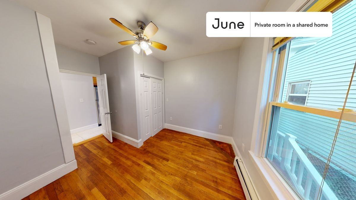 21 Rossmore St #B - Photo 4 of 11
