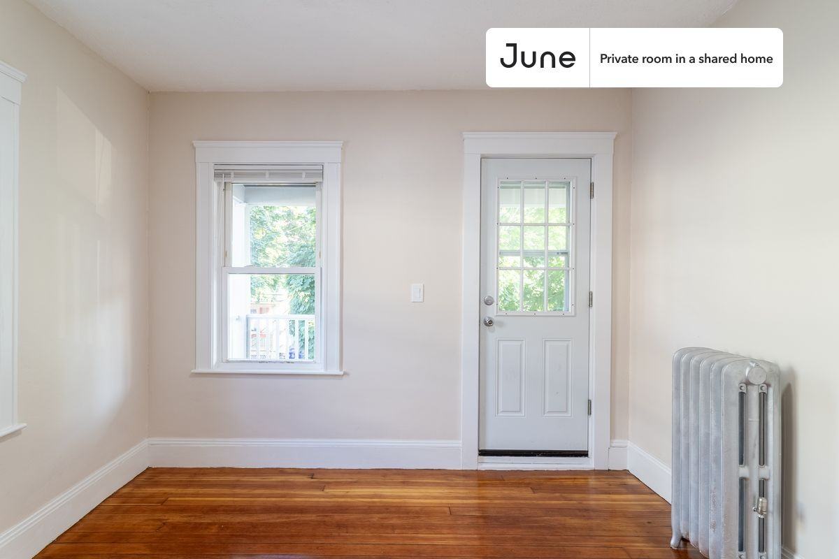 21 Easton St #C - Photo 2 of 26
