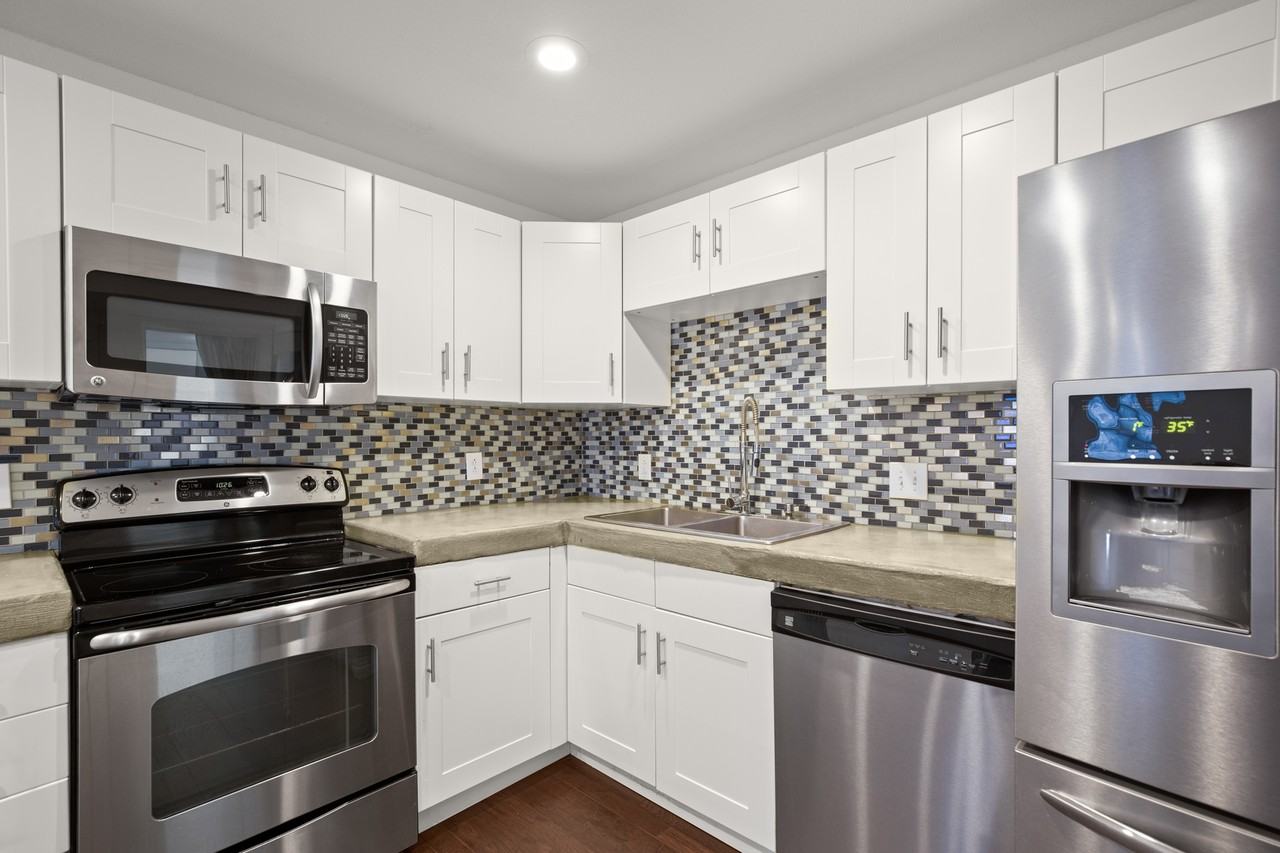 1101 Shoal Creek Blvd #15 - Photo 6 of 22