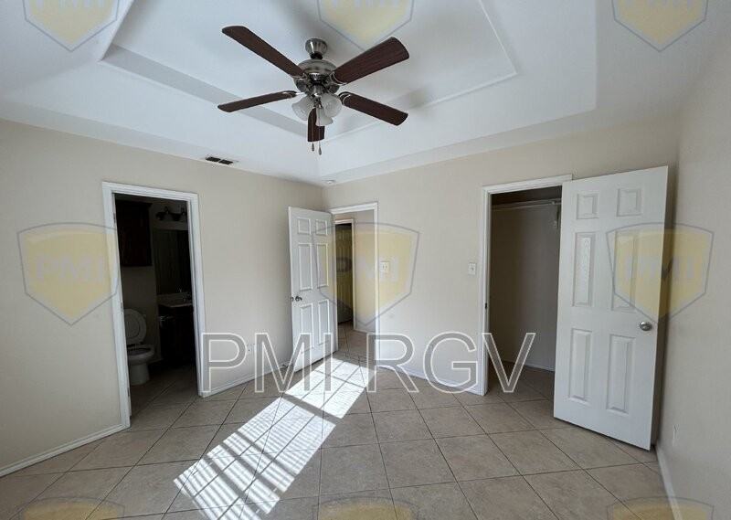 301 W Albatross Ave - Photo 3 of 25