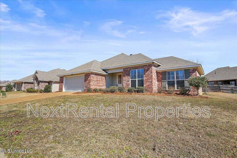 110 Harvey Cir - Photo 2 of 10