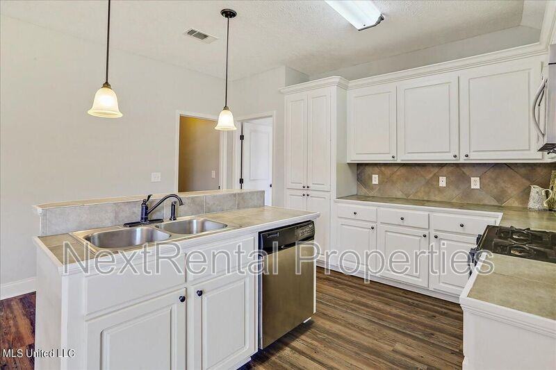 110 Harvey Cir - Photo 5 of 10