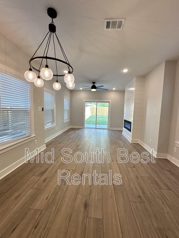 211 North Madison Street - Photo 2 of 13