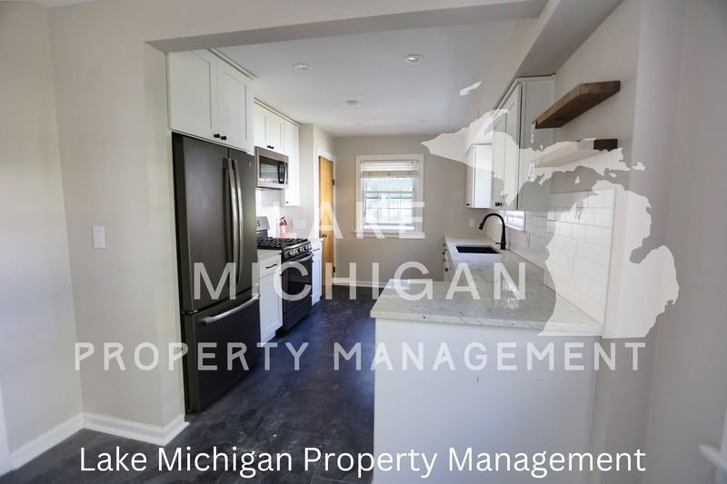 55 Lawndale Ave Ne - Photo 2 of 13