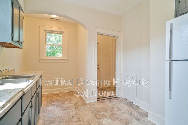 2910 N Glenn Ave - Photo 3 of 15