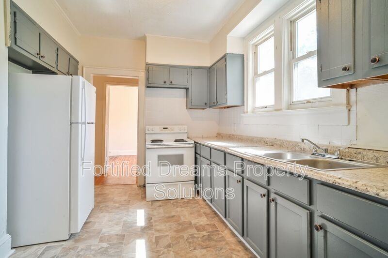 2910 N Glenn Ave - Photo 4 of 15