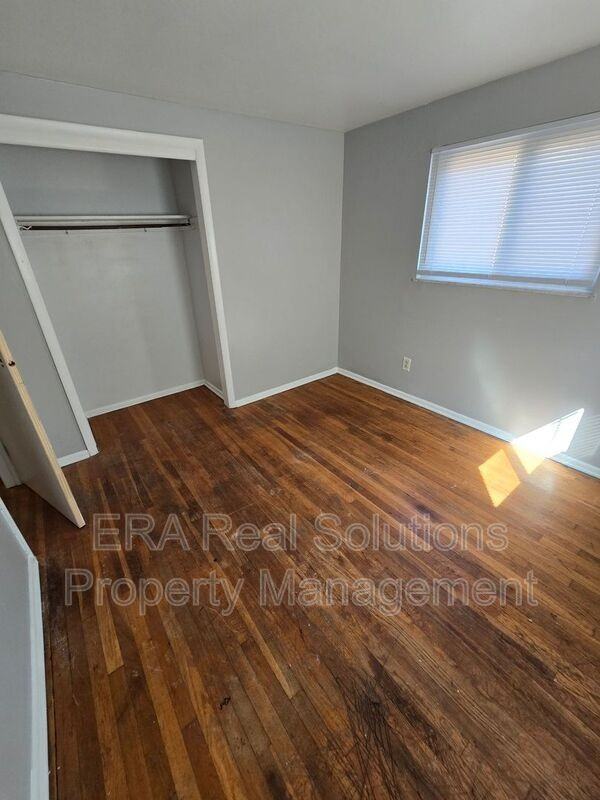 912 S Weyant Ave - Photo 7 of 14