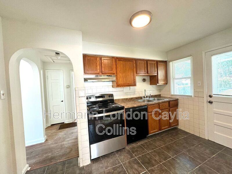 7728 Monroe Dr - Photo 3 of 14