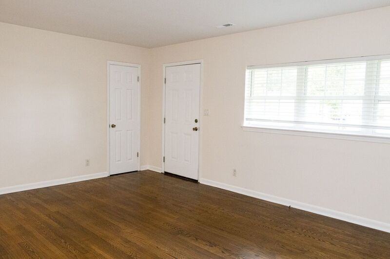 2410 Hickory Valley Rd #2410 - Photo 2 of 16