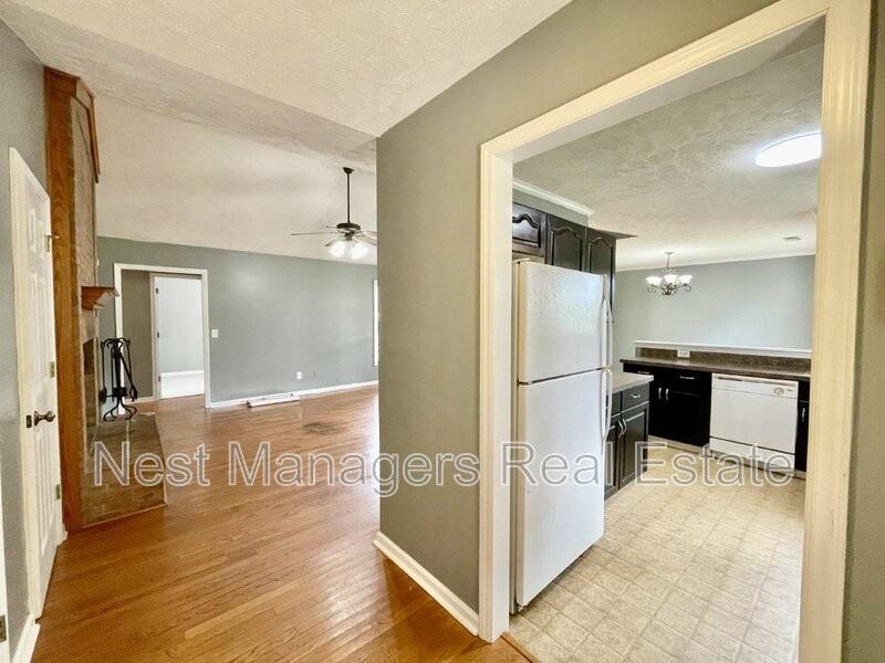 107 Holly Ln - Photo 2 of 25