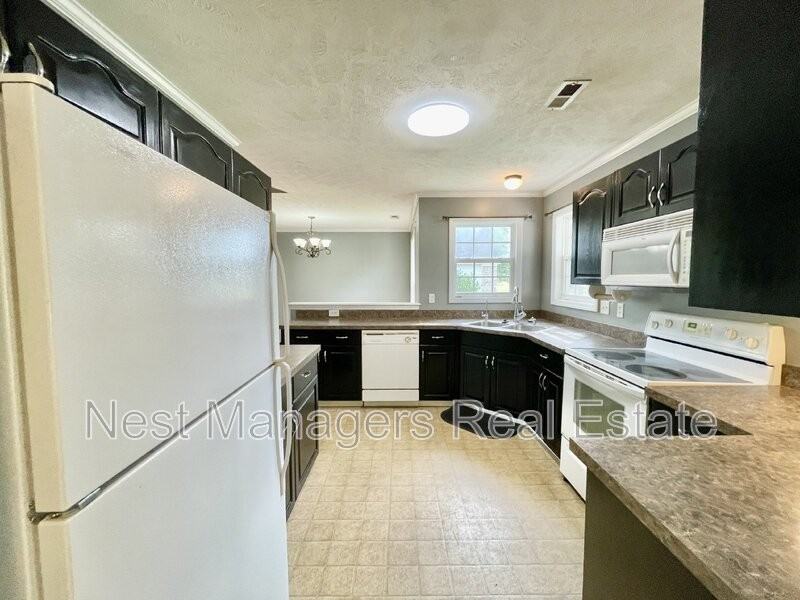 107 Holly Ln - Photo 3 of 25