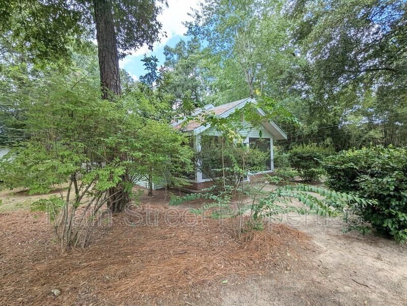 3825 N 11th Ave - Photo 3 of 23