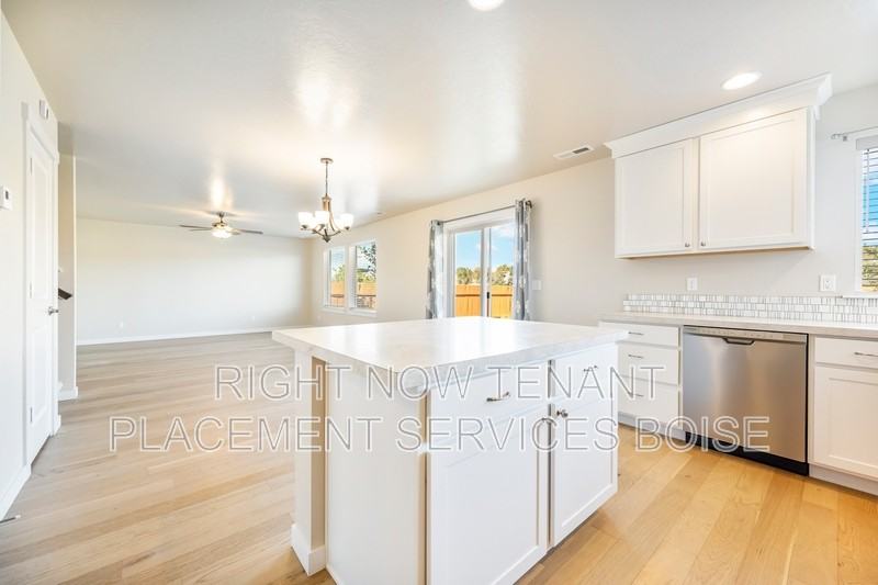 1600 Placerville St - Photo 3 of 27