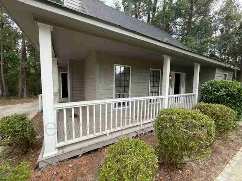 4222 Fairfield Cir - Photo 3 of 21
