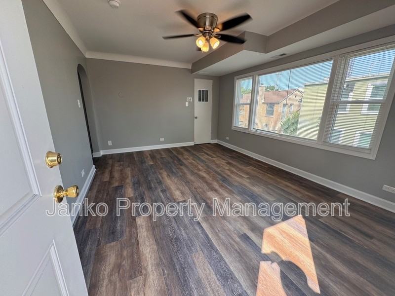 2237 Vermont St #2E - Photo 3 of 8