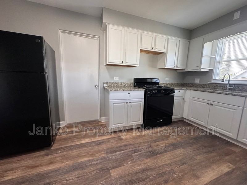 2237 Vermont St #2W - Photo 2 of 8